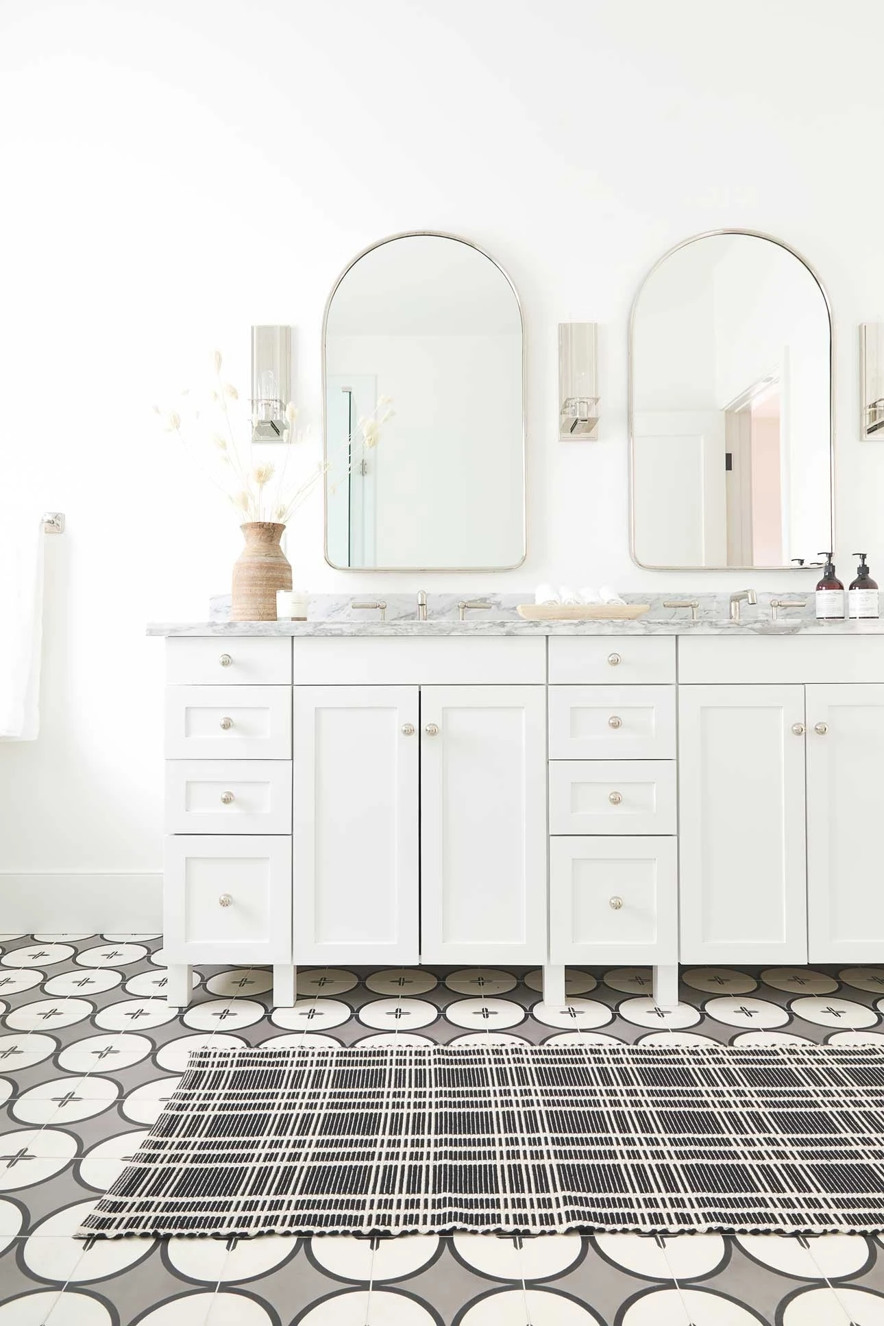 20190718-10thst-home-day-221929-low_f7a96763-a37a-49a5-a4b8-675280b26dba.jpg Lulu And Georgia Entryway Rika Mat