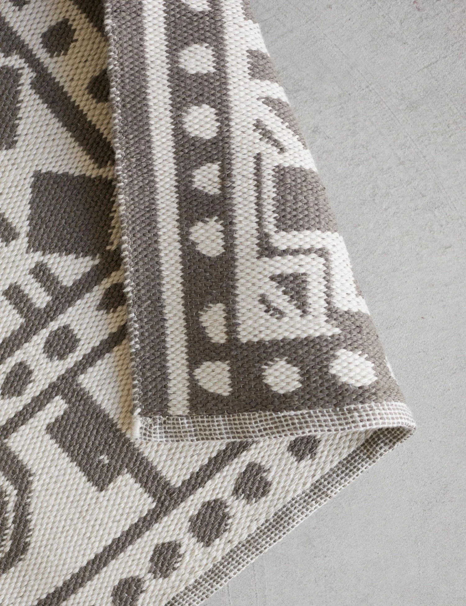 20210210-outdoor_rug_topdowns3192-site_crop.jpg Lulu And Georgia Porto Reversible Indoor / Outdoor Rug Rugs