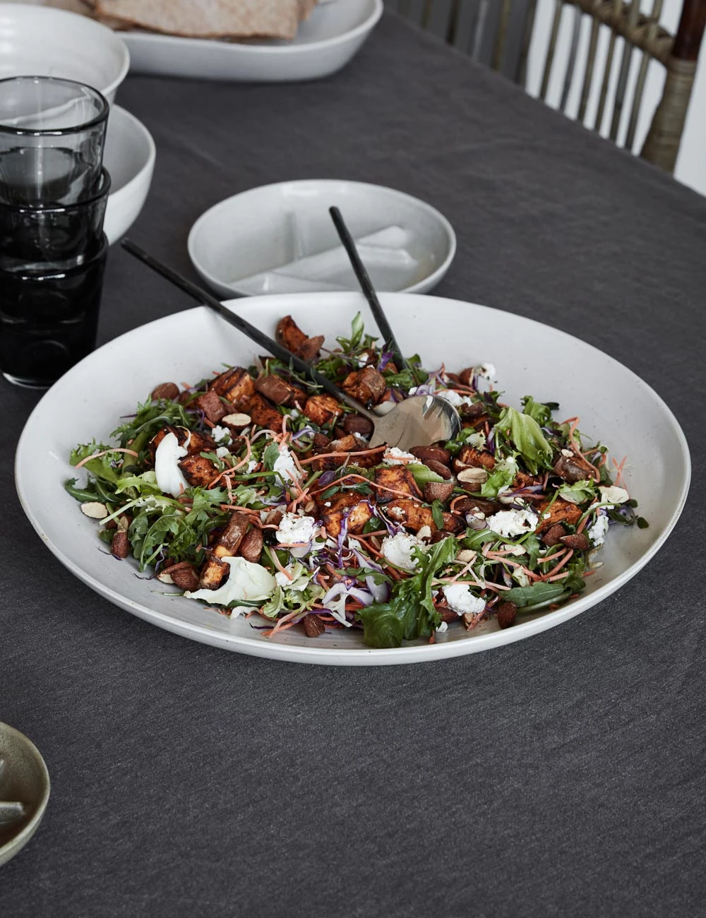 206260121_10.jpg Lulu And Georgia Weilan Round Platter