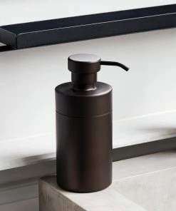 Lulu And Georgia New Bond Bath Accessories