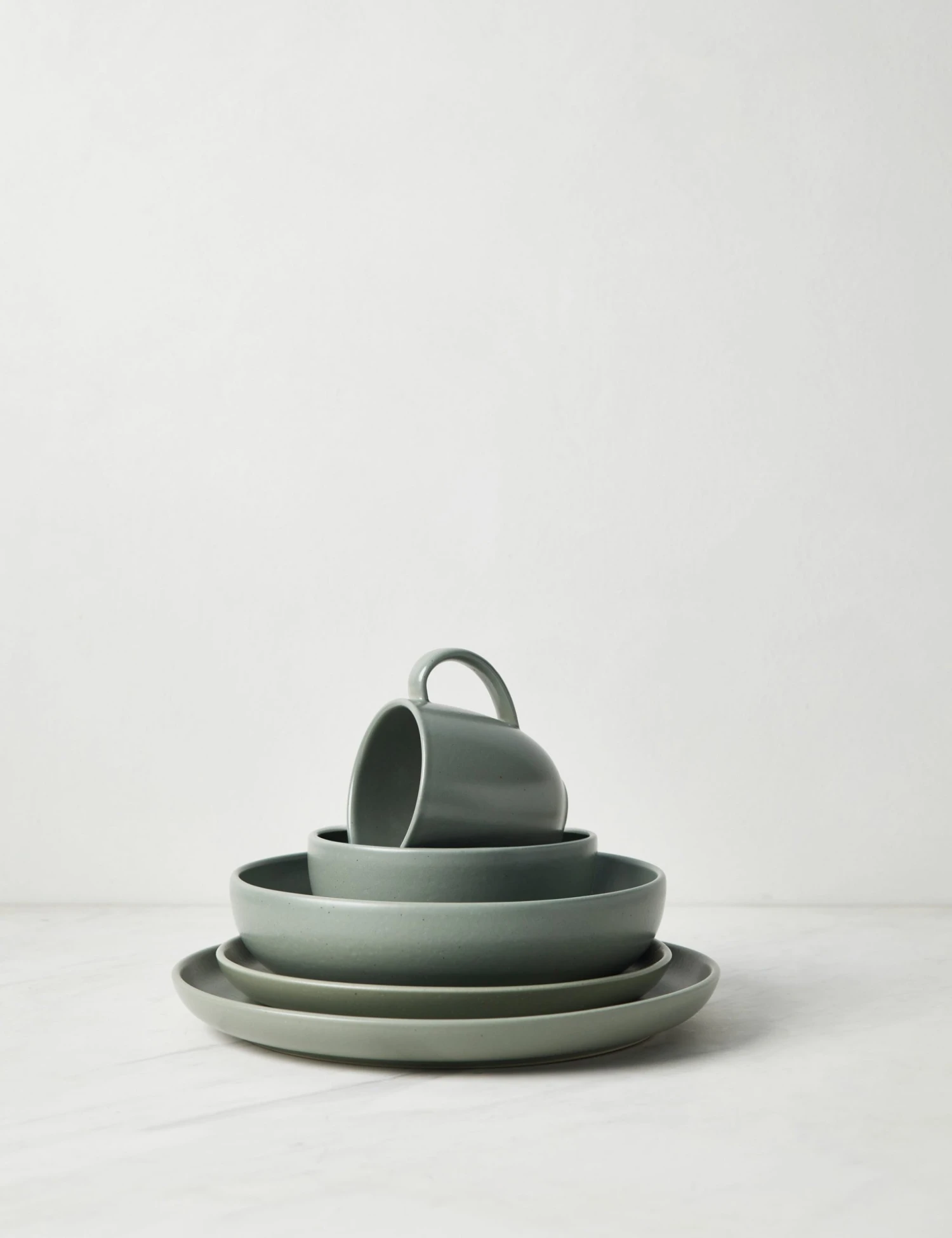 CasafinaPacificaDinnerware_Artichoke_5-PiecePlaceSetting_2971.jpg Lulu And Georgia Artful Proportions Collection Casafina Pacifica Dinnerware (5-Piece Place Setting)