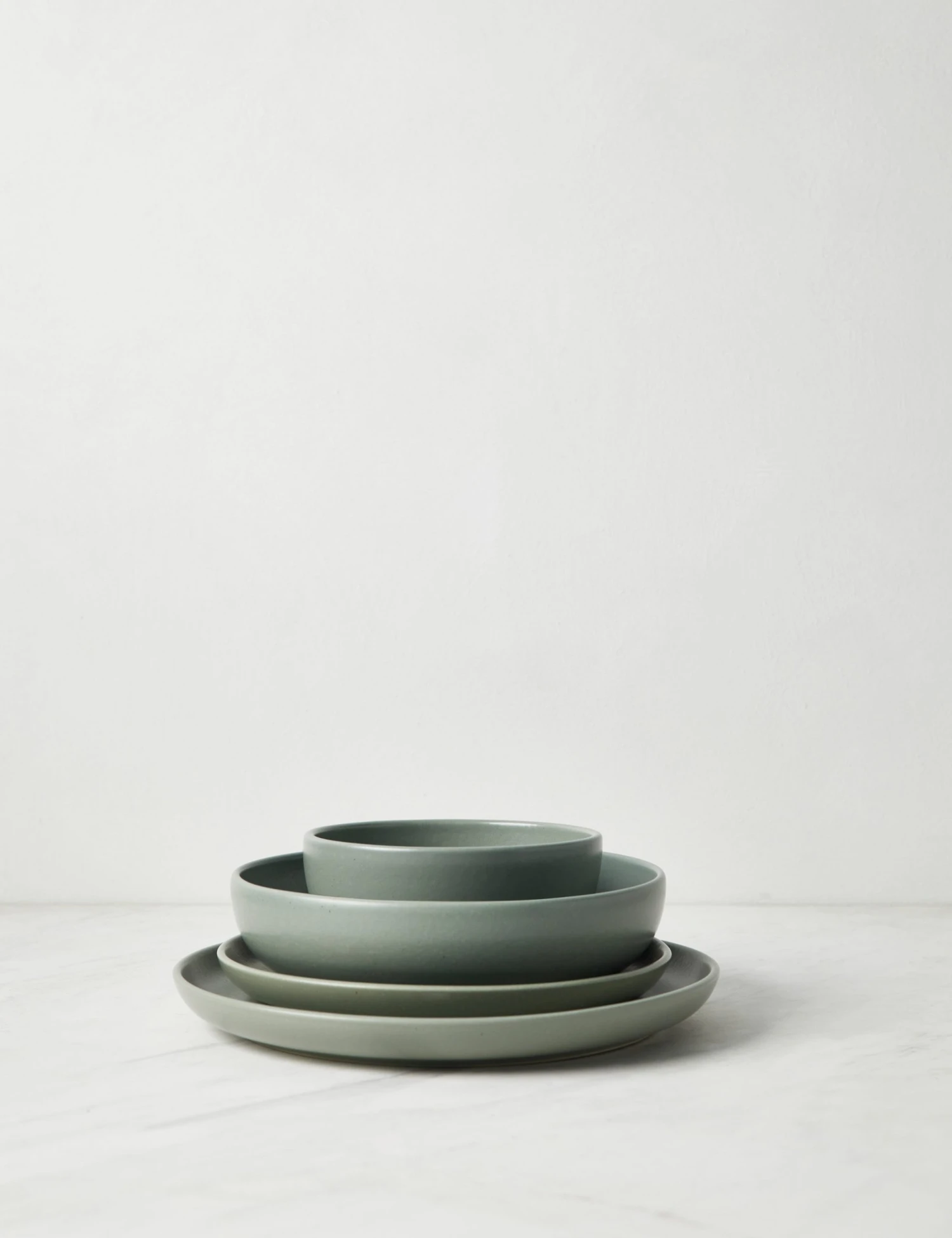 CasafinaPacificaDinnerware_Artichoke_5-PiecePlaceSetting_2972.jpg Lulu And Georgia Artful Proportions Collection Casafina Pacifica Dinnerware (5-Piece Place Setting)