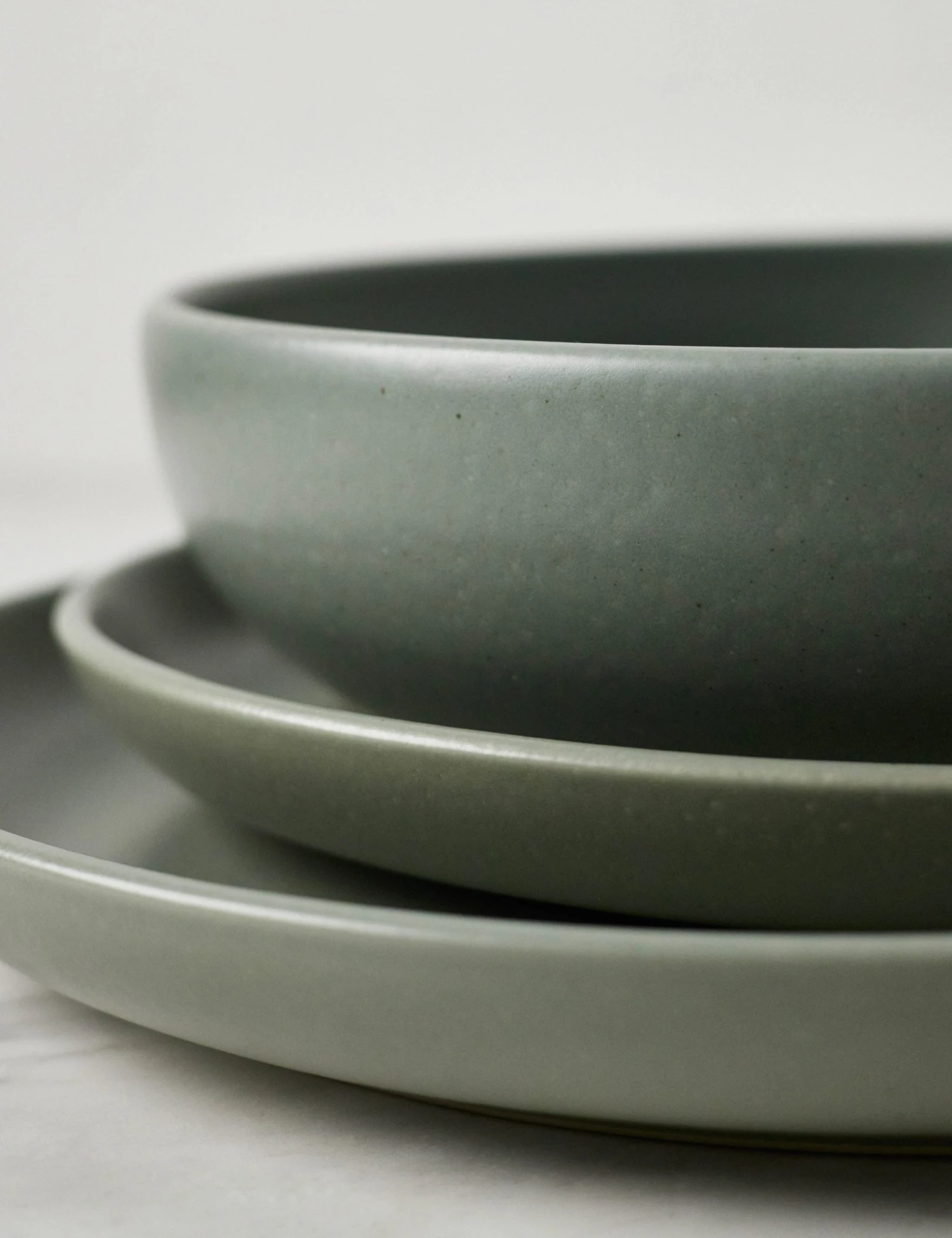 CasafinaPacificaDinnerware_Artichoke_5-PiecePlaceSetting_5805.jpg Lulu And Georgia Artful Proportions Collection Casafina Pacifica Dinnerware (5-Piece Place Setting)