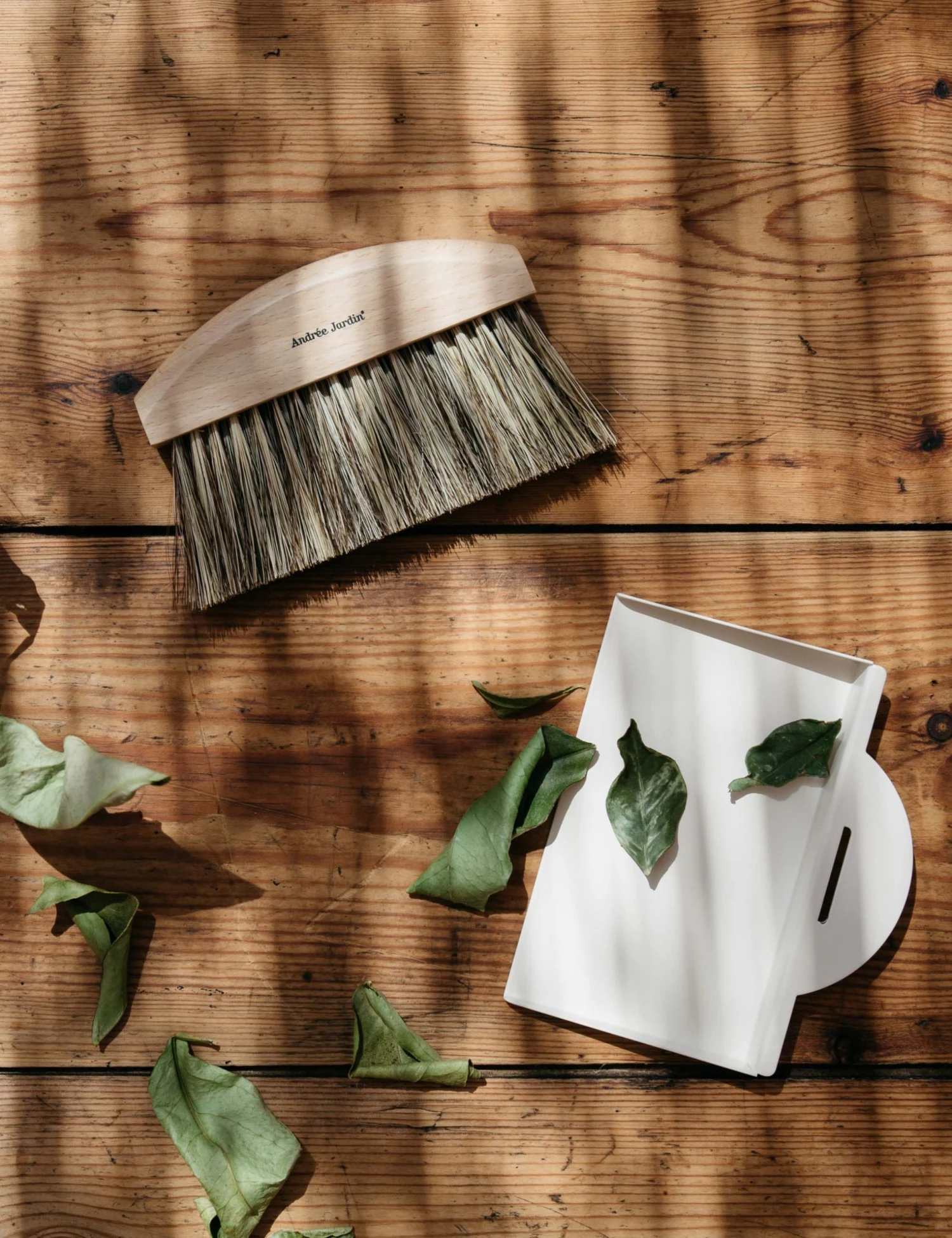 Copyofcoffret-epoussette-ramasse-miettes-clynk-nature-s1-3167.jpg Lulu And Georgia Mr. And Mrs. Clynk Mini Brush + Dustpan Set By Andrée Jardin