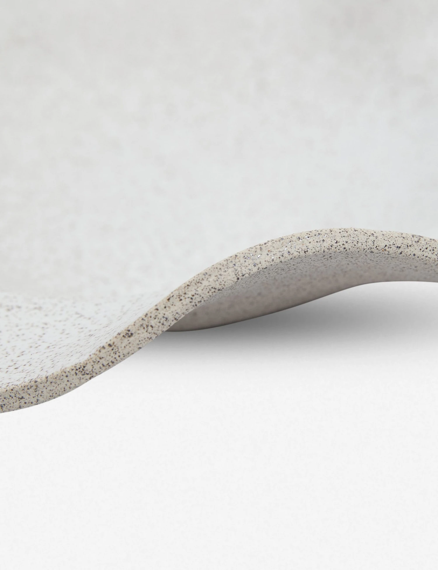 SINCeramicsRayaRoundPlatter_4084.jpg Lulu And Georgia Raya Round Platter By SIN Spring Collection