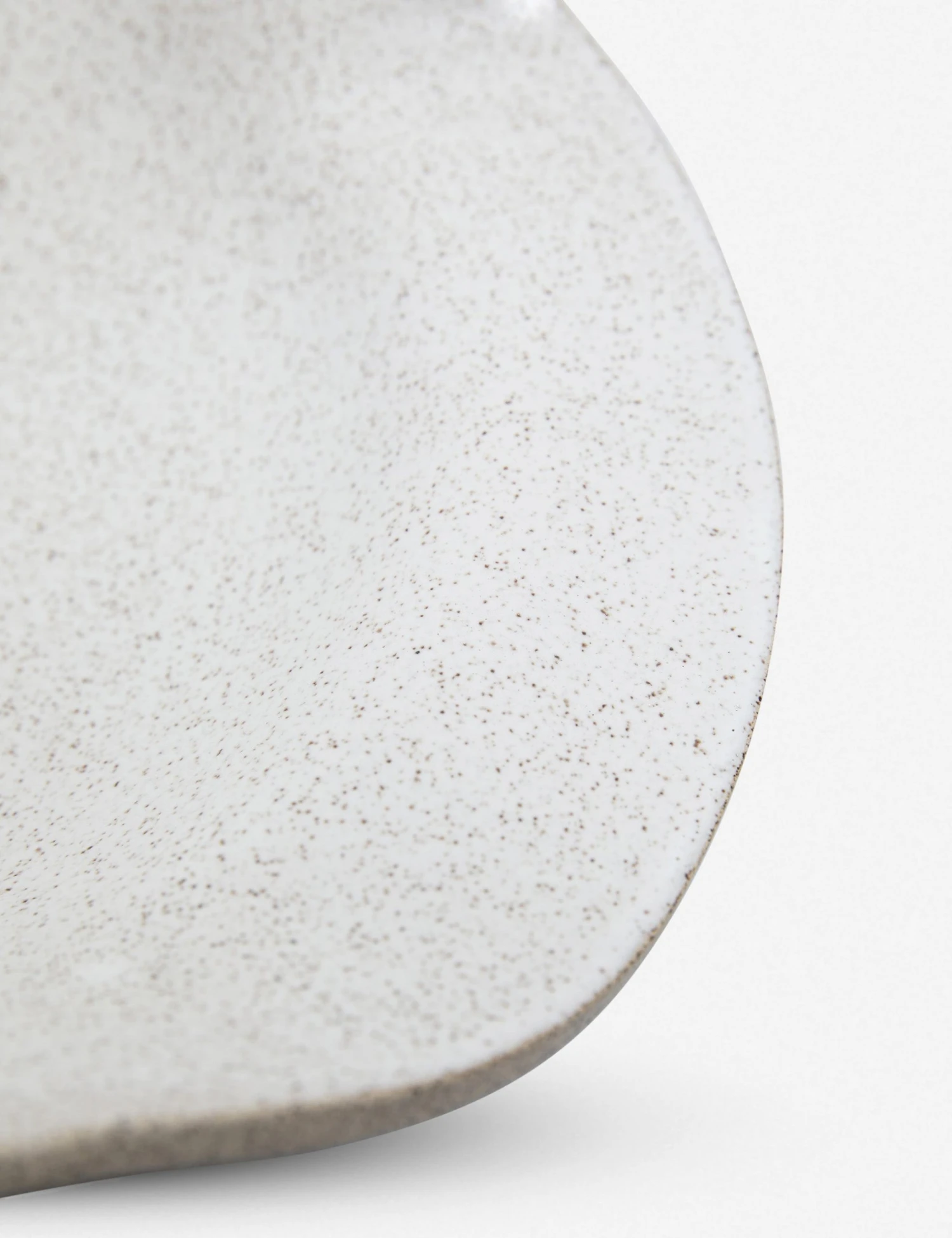 SINCeramicsRayaRoundPlatter_4085.jpg Lulu And Georgia Raya Round Platter By SIN Spring Collection