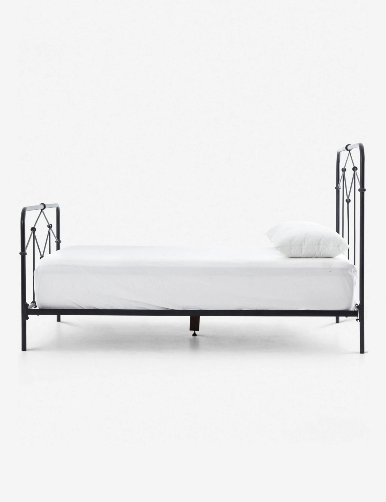 icap-q7_sid_1_1564991625_1_283a1c25-23d3-4351-8e11-fc5bb6451c16.jpg Lulu And Georgia Maddie Bed Curved + Rounded