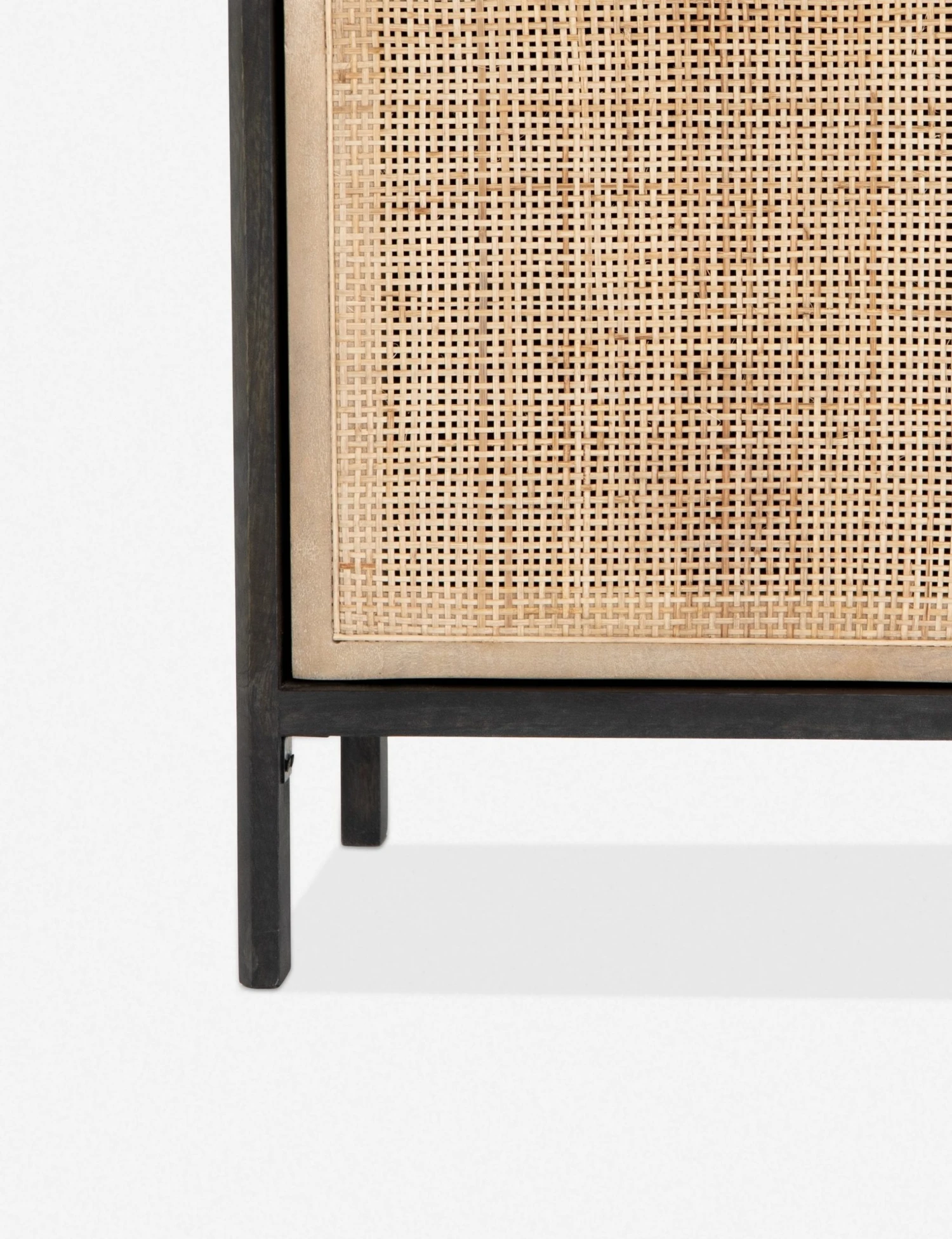 iprs-034b_det_6_6d285ccb-6df7-478b-b064-ea8c851fa42e-4.jpg Lulu And Georgia Bedroom Hannah Nightstand