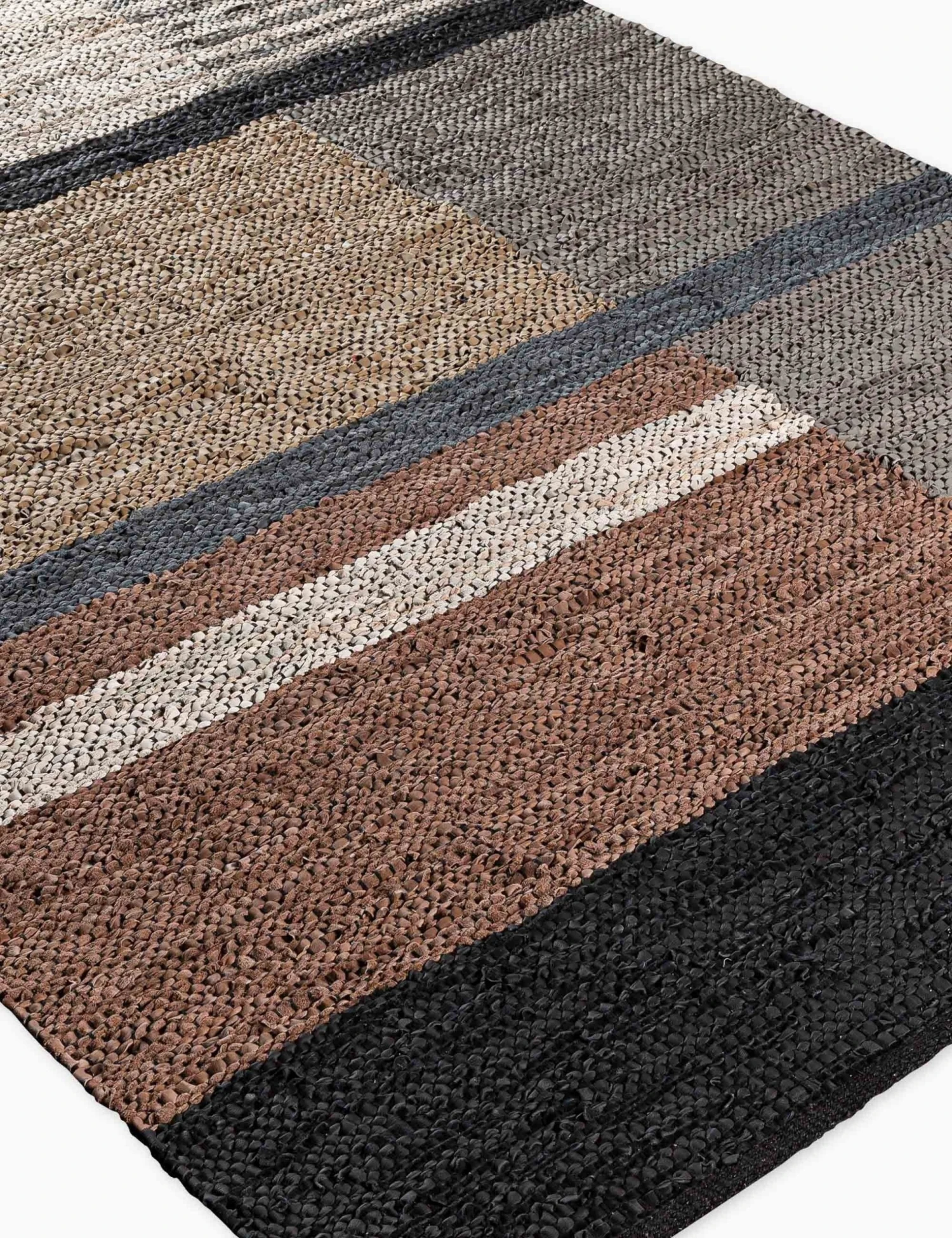 lex2300-576_corner_6c6e237d-2490-4c40-9fa2-edc7c8dae831.jpg Lulu And Georgia Earth Tones Marin Rug