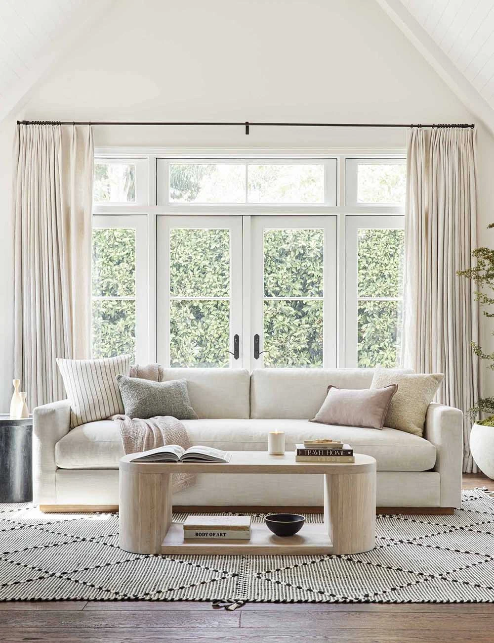 taza_living_room-7548-1-site_crop_2_aabdd83a-e18e-4af2-8553-e31d26a12de7.jpg Lulu And Georgia Manon Linen Bouclé Pillow Artful Proportions Collection